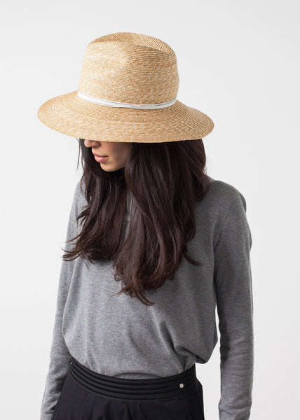 Wrapped Up Hat in Straw/White